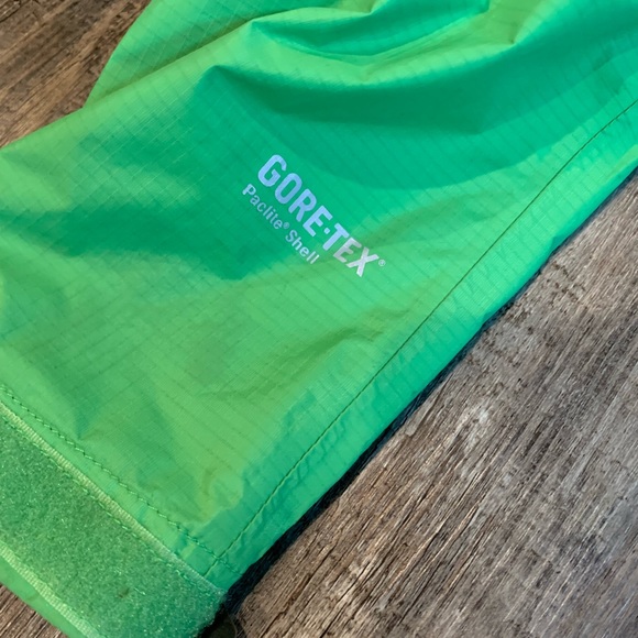 Womens rain jacket - Picture 3 of 3